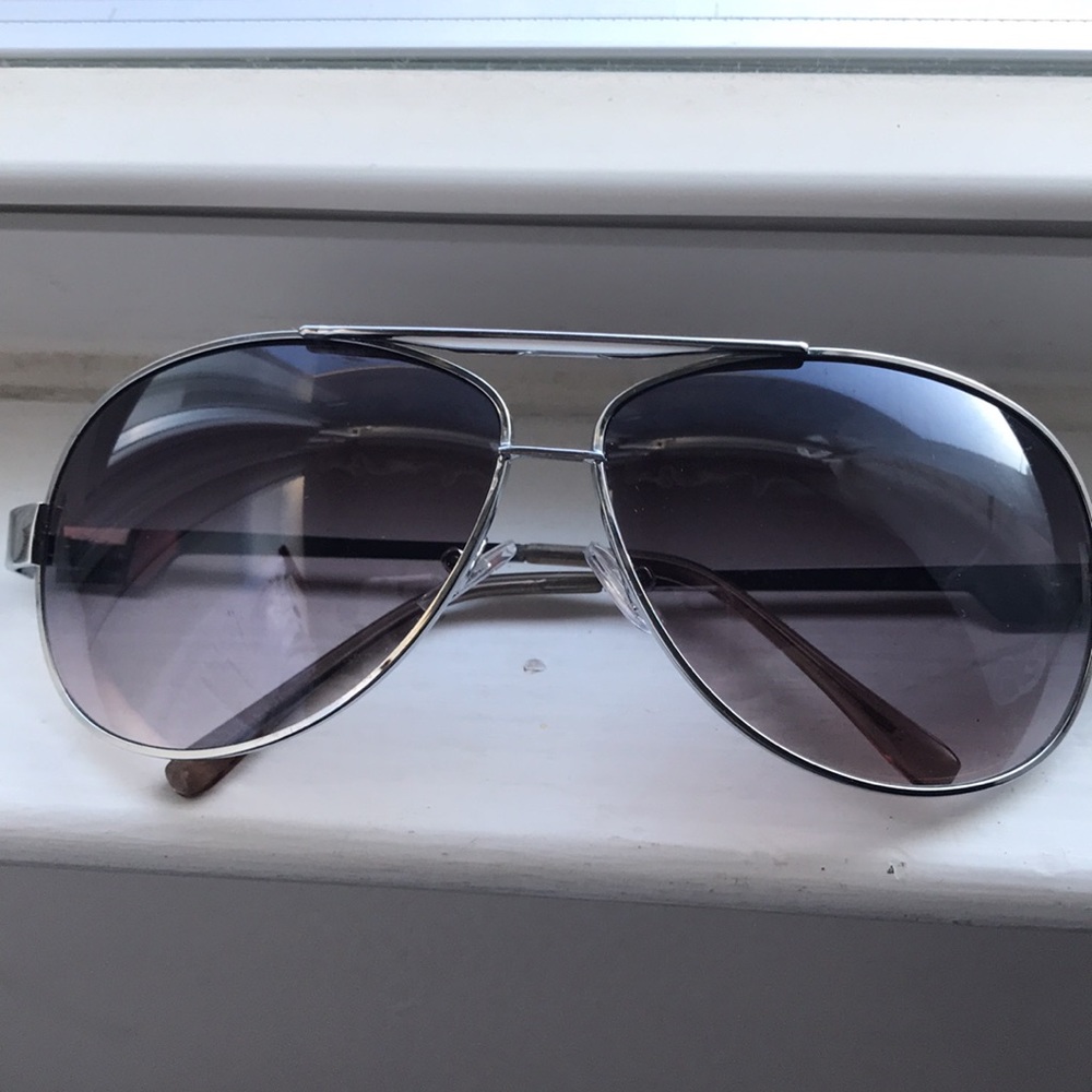 Aviator Sunglasses with White Enamel Side Detail EUC